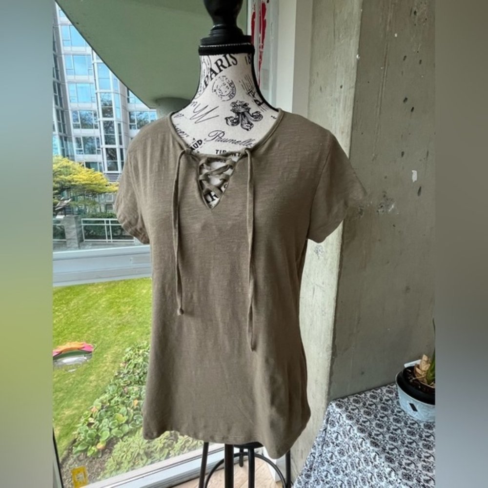 San Francisco Tie neckline T-Shirt, size large.